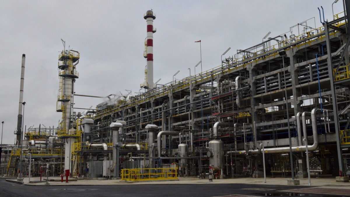 Екоинспекцията провери "Лукойл Нефтохим Бургас" по сигнали на граждани