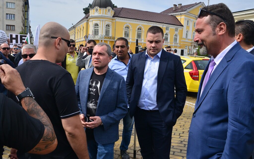 Политическото напрежение: Социолози прогнозираха спад за "Има такъв народ" (хронология)
