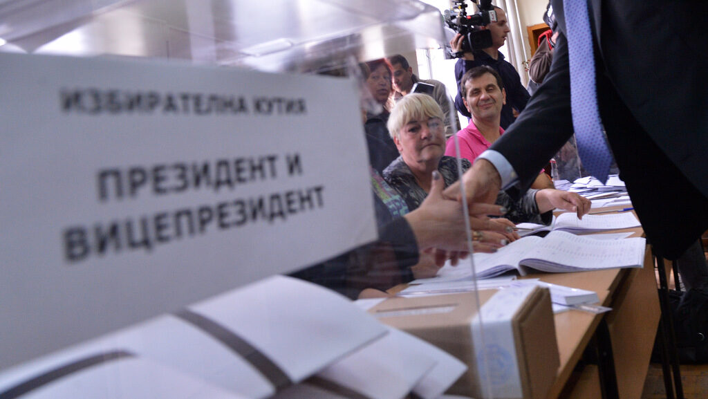 "Като че ли няма механизми за създаване на големи национални фигури и в културата, и в обществения живот. Не работят социалните асансьори вътре в самите партии."