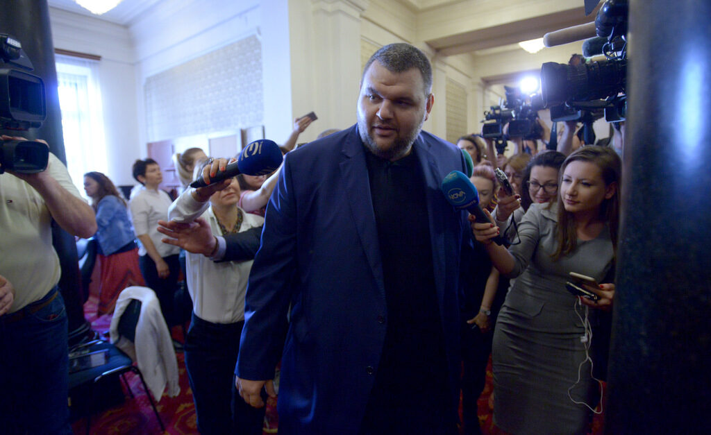 Пеевски отрече да е укривал участие в офшорни дружества (допълнена) Пеевски отрече да е укривал участие в офшорни дружества (допълнена)