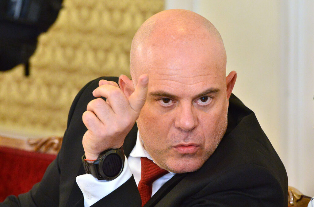 Снимката е от изслушване на главния прокурор пред парламентарната правна комисия