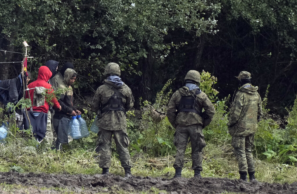 Полша прие закон за незабавното отблъскване на мигранти на границата