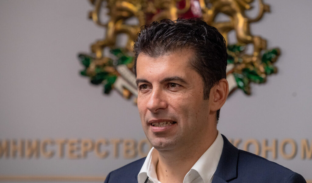 Едно е да си нарушил административни правила, съвсем друго е да си се оплел до шия в корупционни афери.