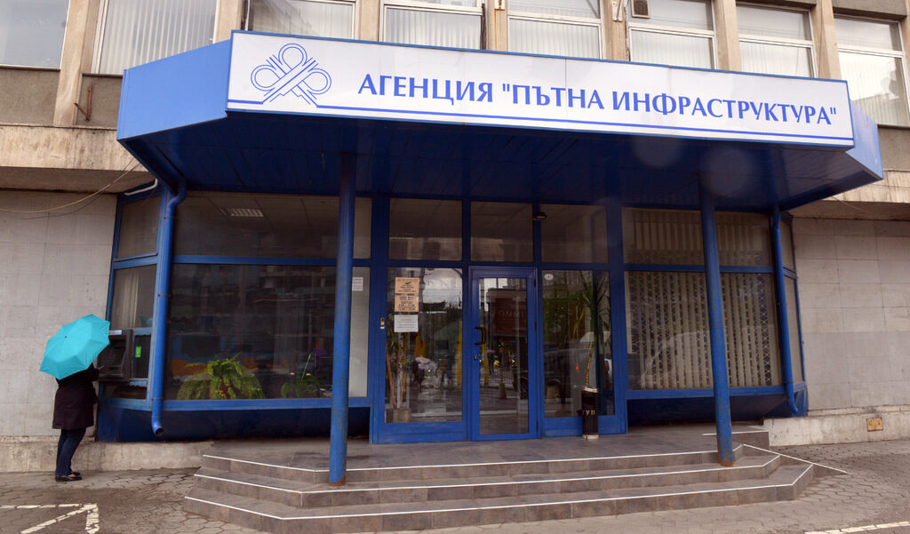 Данъчните и полицията проверяват пътната агенция