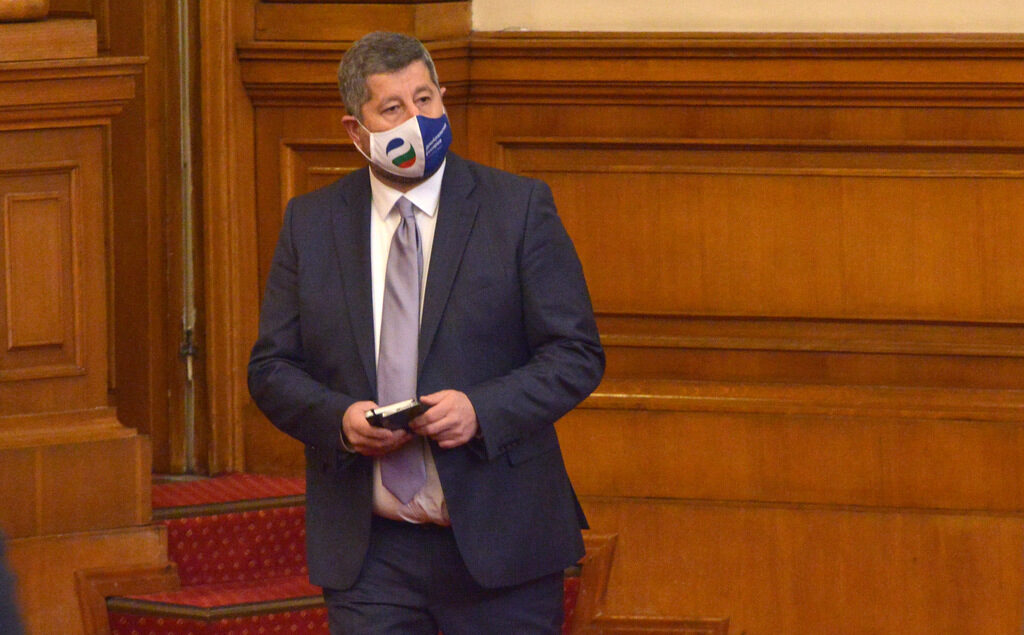 Христо Иванов е председател на парламентарната група на "Демократична България".