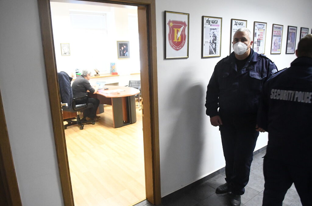 Редакцията на в. "Труд" беше запечатана, Блъсков обяви гражданско неподчинение (обновена)
