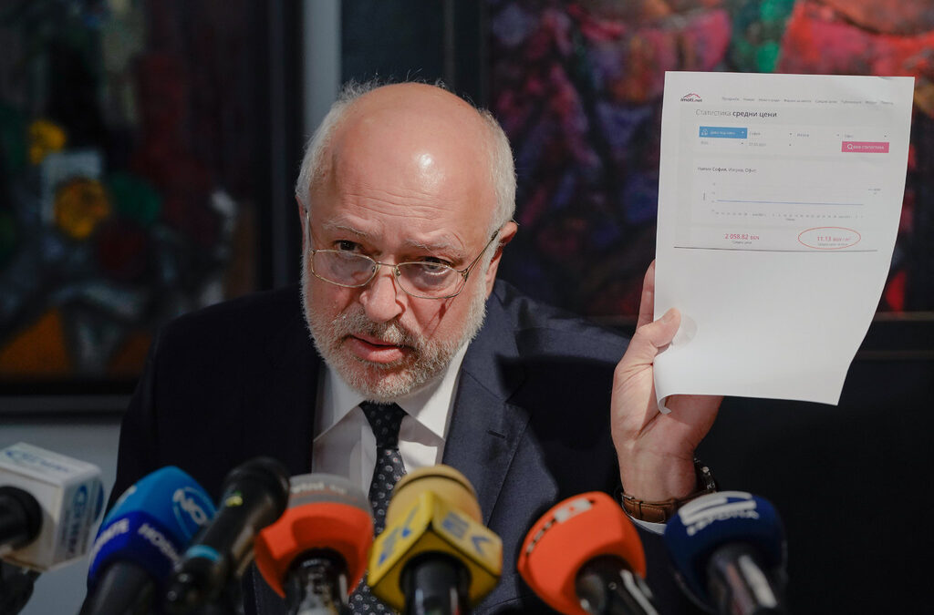 Пресконференция на Велислав Минеков