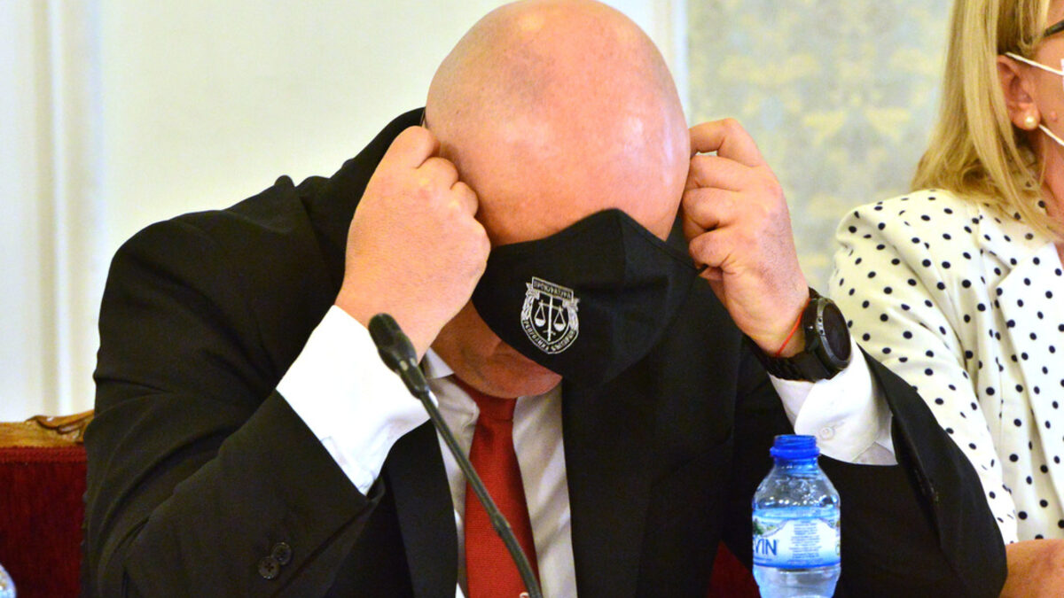 "Война на институциите" – то било просто димка, пусната от Гешев, белким в димката тъмните работи станат невидими