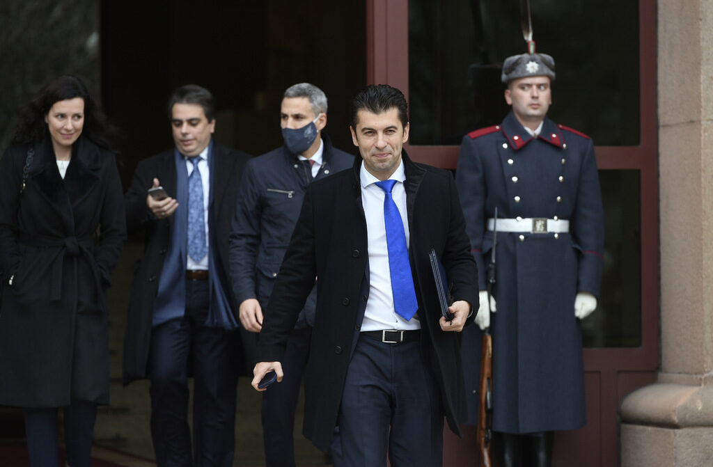 Общият стил е по-скоро "агитация за щастие" от името на новото управление.
