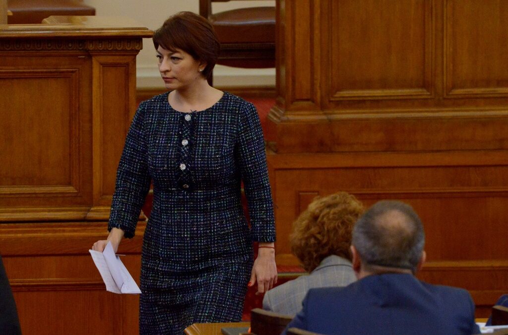 Парламентът наложи мораториум върху повишаването на цените на тока, парното и водата