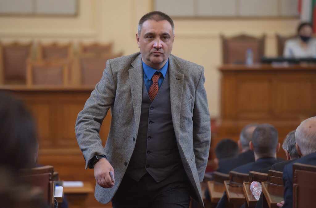 "Има такъв народ" се възмути от Кирил Петков заради сертификата за COVID-19