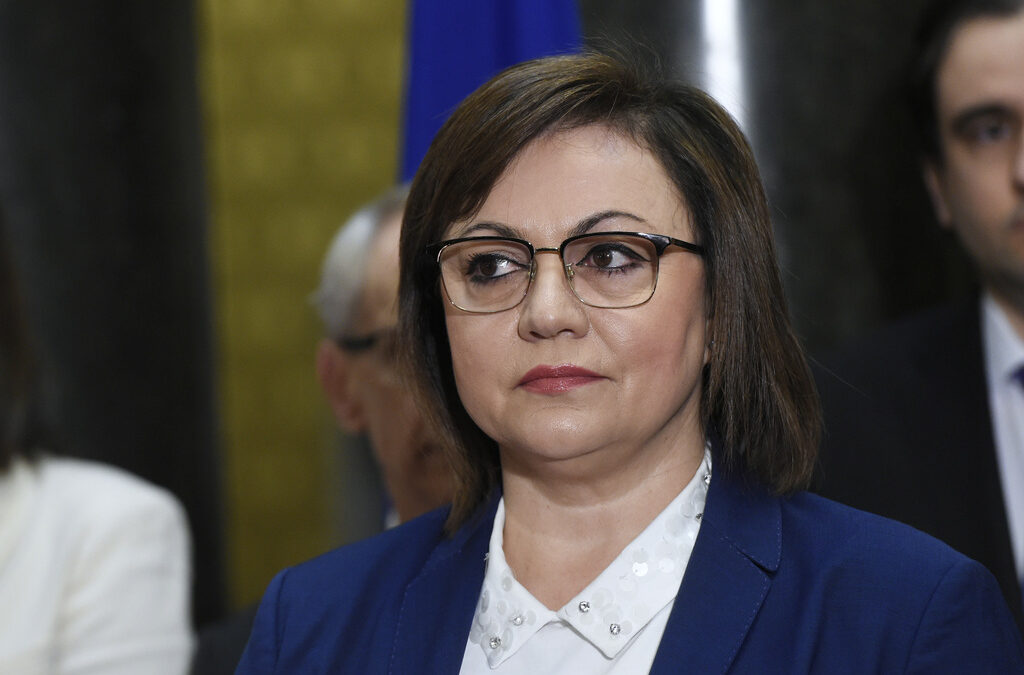 Нинова се закани да забрани увеличаването на цената на мобилните услуги Нинова се закани да забрани увеличаването на цената на мобилните услуги