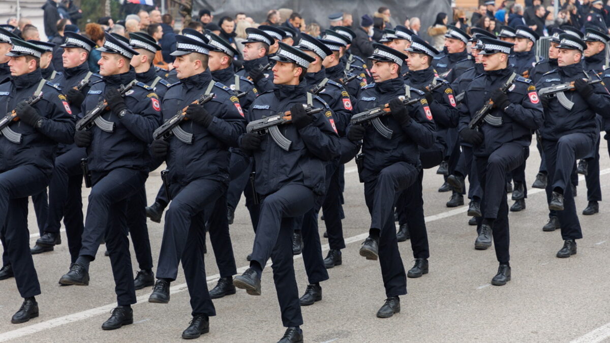 С провокативен парад сърбите в Босна празнуваха събитие, допринесло за гражданската война