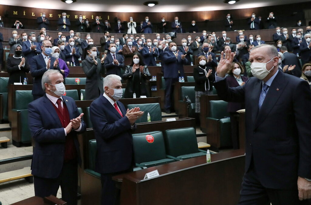 Ердоган изостана много далеч зад двама кметове при очаквания за избори