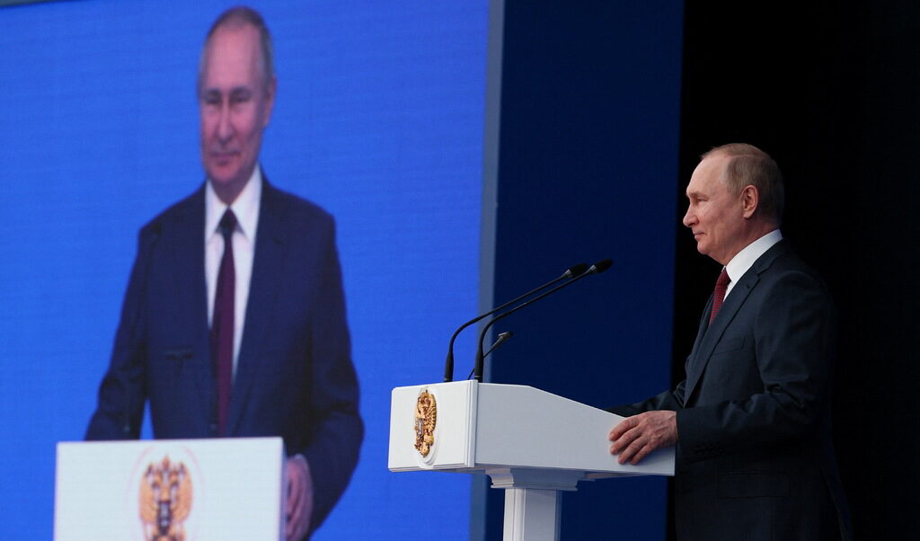 Сенатори в САЩ представиха санкции срещу Путин, министри и банки