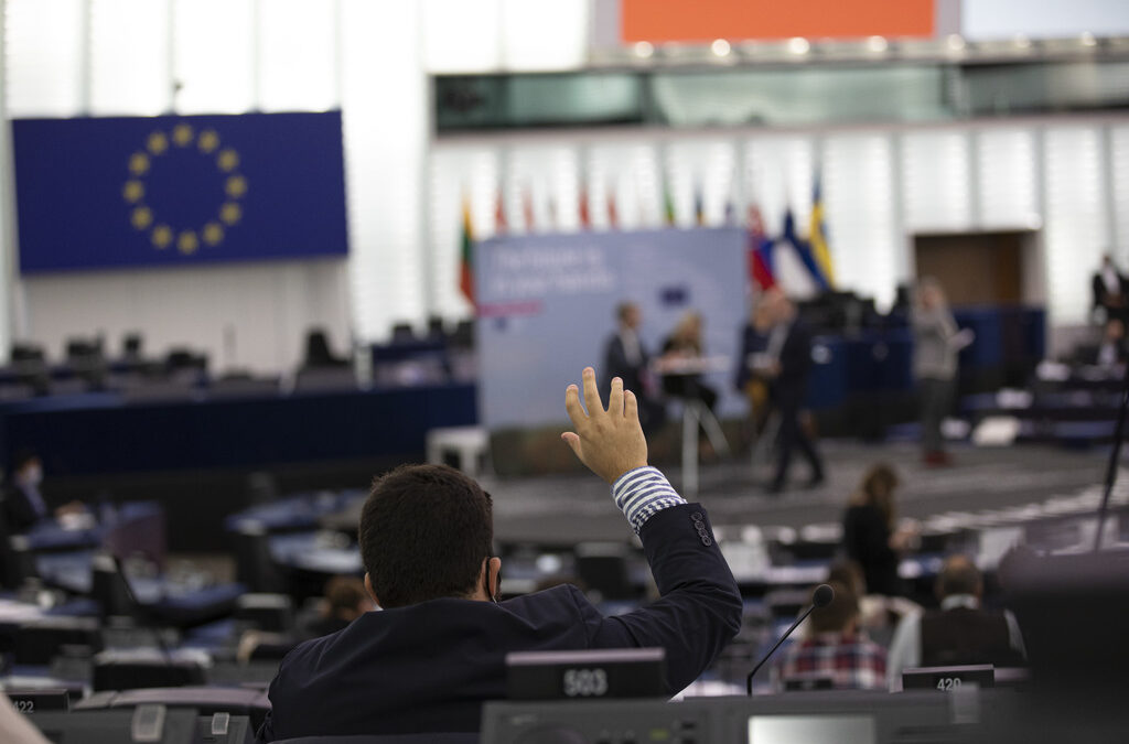 Актът за свободата на медиите беше иницииран от Европейския парламент и поръчан на Европейската комисия да го разработи
