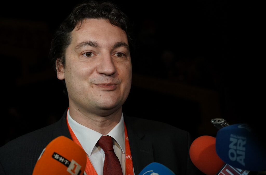 "Спите ли дълбоко": Крум Зарков критикува очакваното неприемане на оставката на Нинова "Спите ли дълбоко": Крум Зарков критикува очакваното неприемане на оставката на Нинова