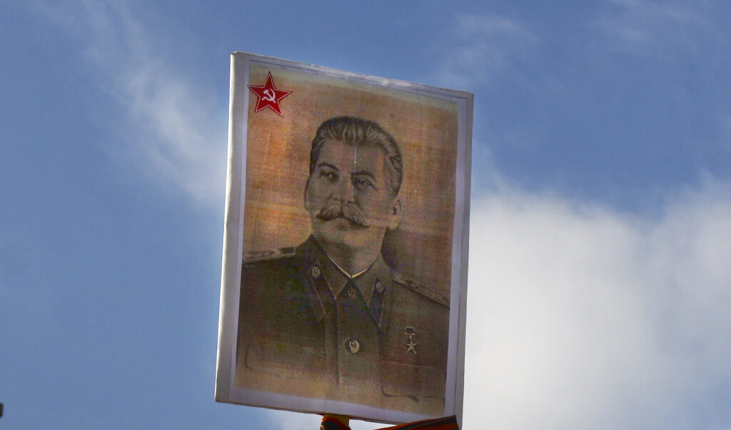 През август 1987 г. в Москва се създаде инициативна група, наречена "За увековечаване на паметта на жертвите от репресиите".