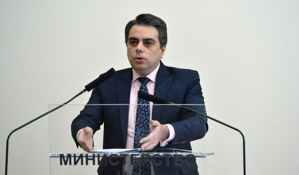 Финансовият министър Асен Василев е заразен с коронавирус