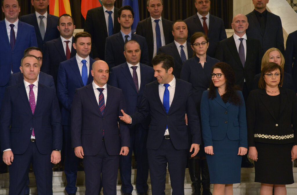 Общата снимка след междуправителственото заседание на България и Северна Македония във вторник