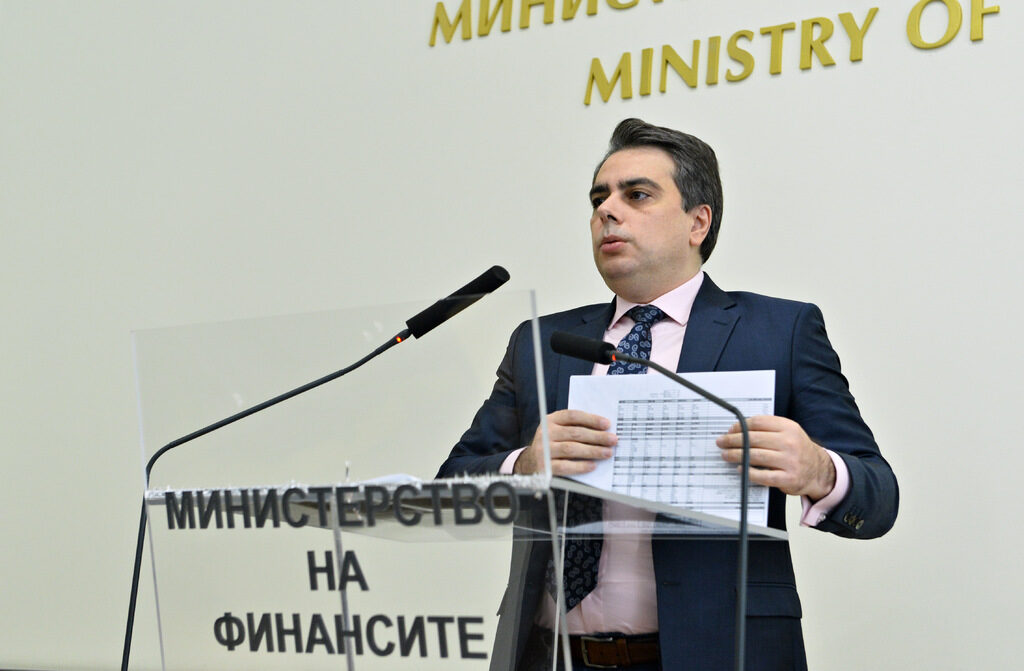 Бизнесът поиска Асен Василев да се извини за свое изказване за заплатите