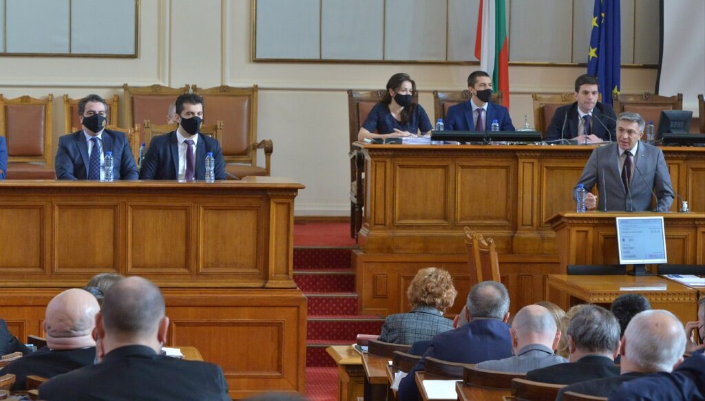 ДПС обвини "Продължаваме промяната" в националсоциалистически прийоми, БСП - ГЕРБ в популизъм