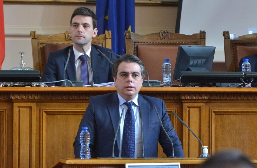Асен Василев: Данъчните получиха рекордни бонуси заради рекордните резултати