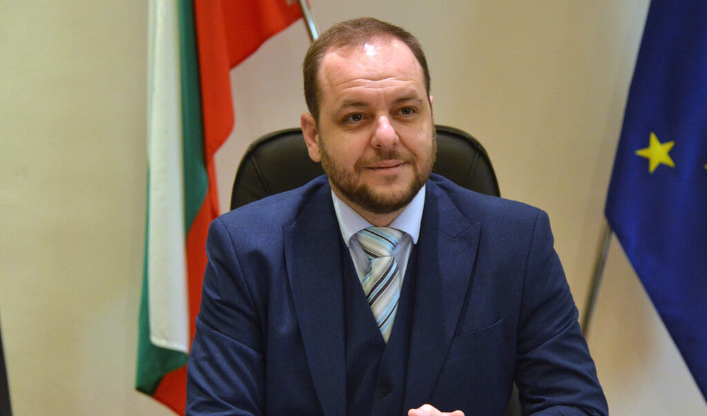 Мерките за опазване на въздуха не са сложни, но общините не се справят, смята екоминистърът