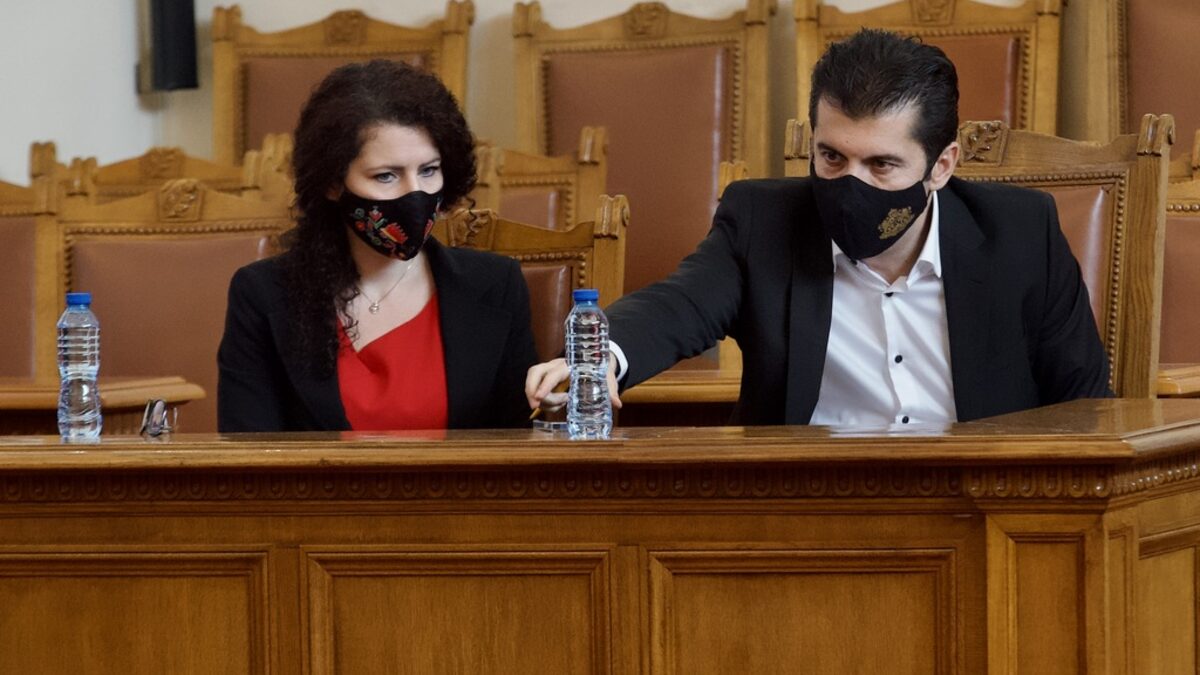 Държавата едва ли ще успее да получи цялата неустойка от Домусчиев за морския флот