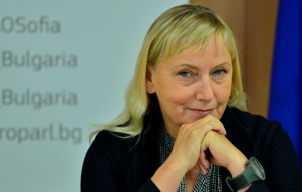 Елена Йончева Елена Йончева