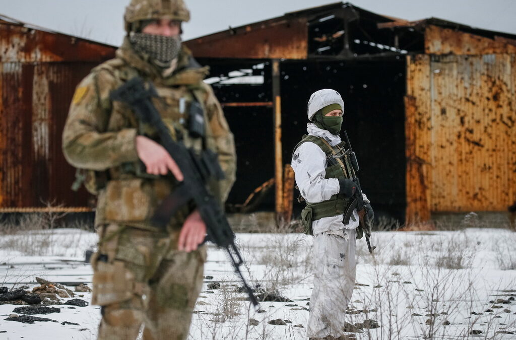 Украински войници край фронтовата линия в Авдеевка, Източна Украйна