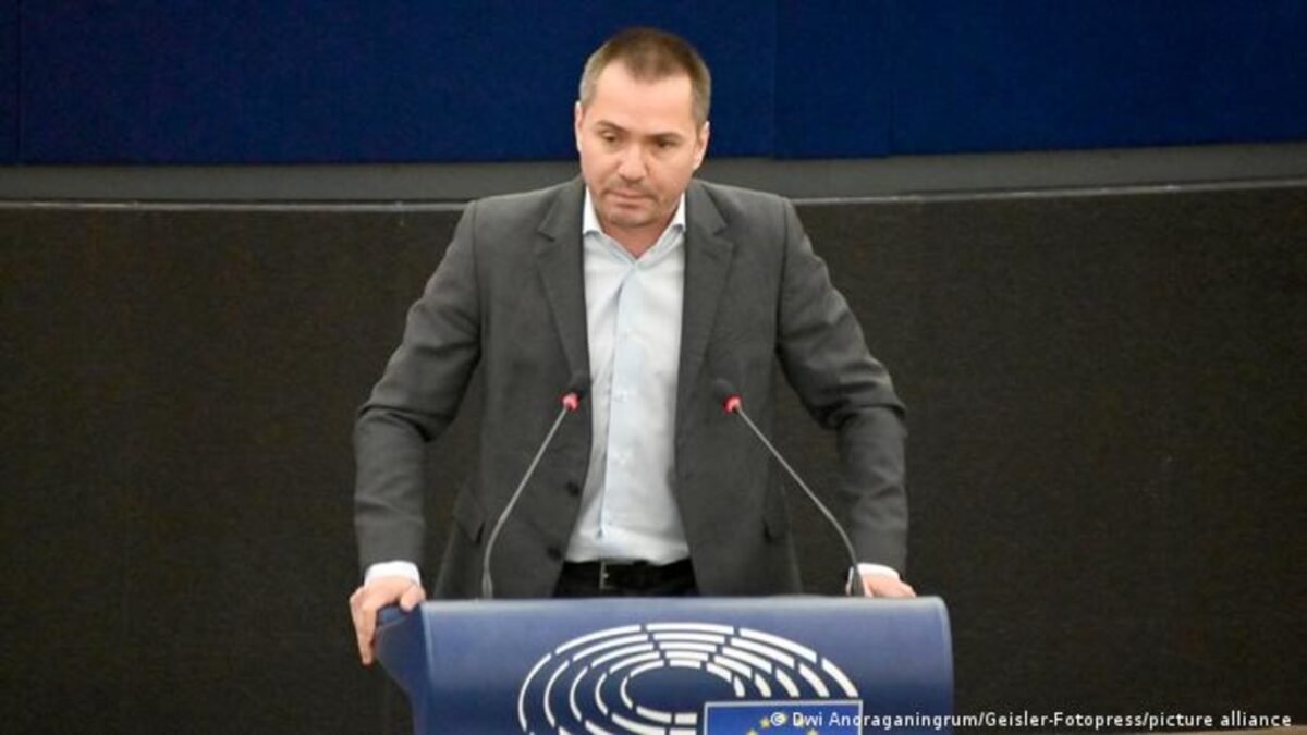 За Ангел Джамбазки, "Хайл Хитлер" и други парливи въпроси