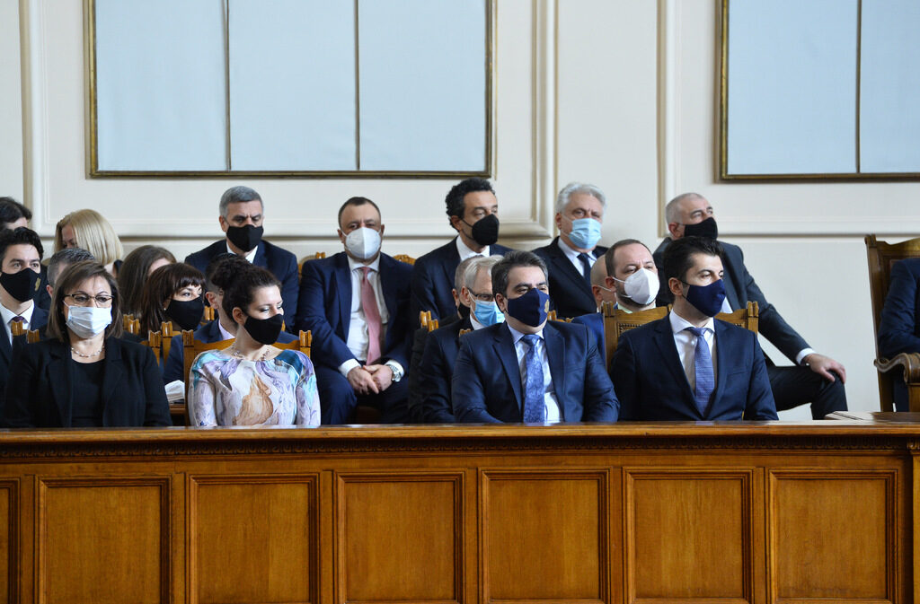 Правителството ограничи броя на членовете в политическите кабинети на министрите