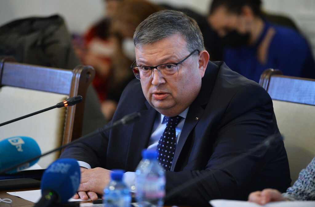 Сотир Цацаров в парламентарната комисия за превенция на корупцията.