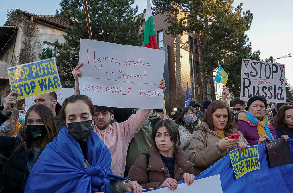 На протеста пред руското посолство: Киев покръсти Русия, Киев ще я опее