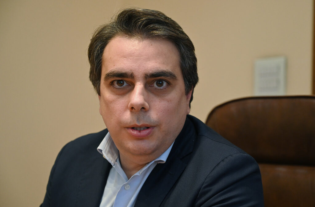 Асен Василев: Договаряме с Гърция изграждане на нова ядрена мощност