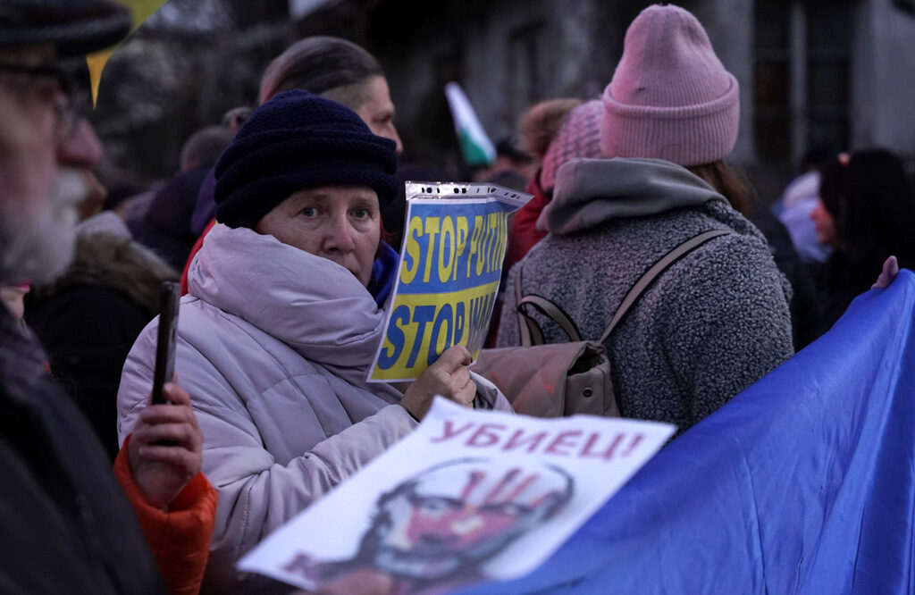 Протест пред руското посолство срещу нападението на Русия над Украйна