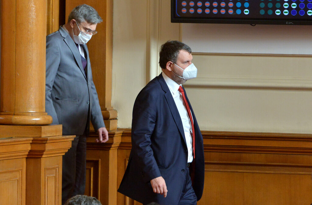 ДПС внася сигнал в прокуратурата срещу Кирил Петков заради "златните паспорти" ДПС внася сигнал в прокуратурата срещу Кирил Петков заради "златните паспорти"