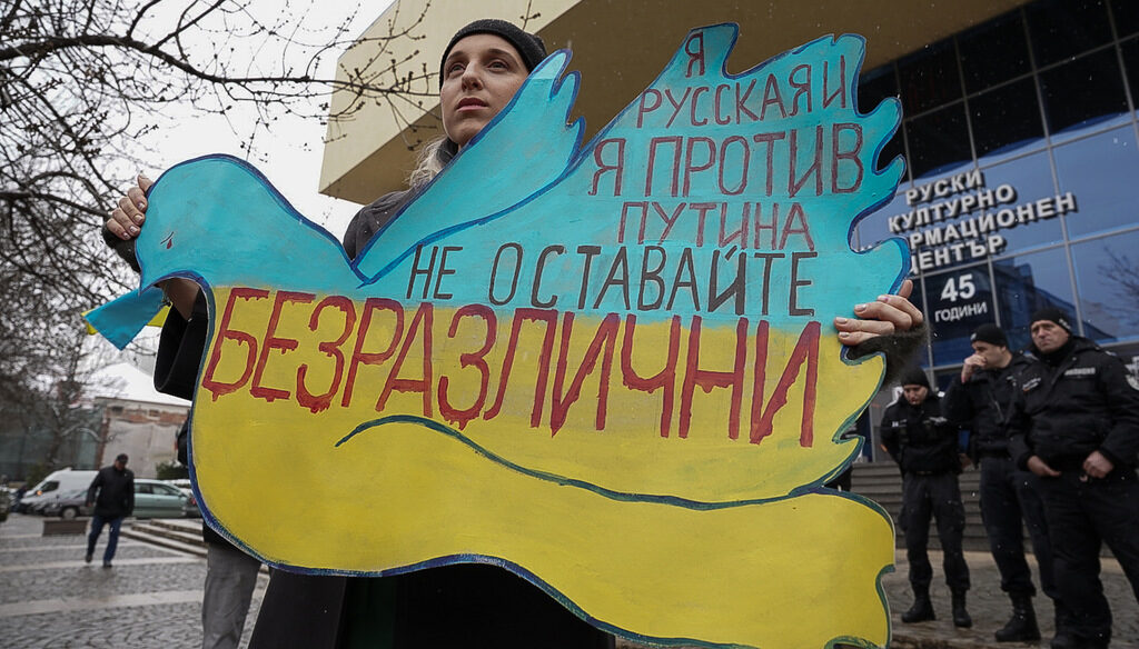 Уважаваме дълбоко онази част от гражданското общество в Руската федерация, която въпреки репресиите и цензурата продължава да се съпротивлява срещу авторитарния режим на Путин и неговата престъпна война в Украйна.