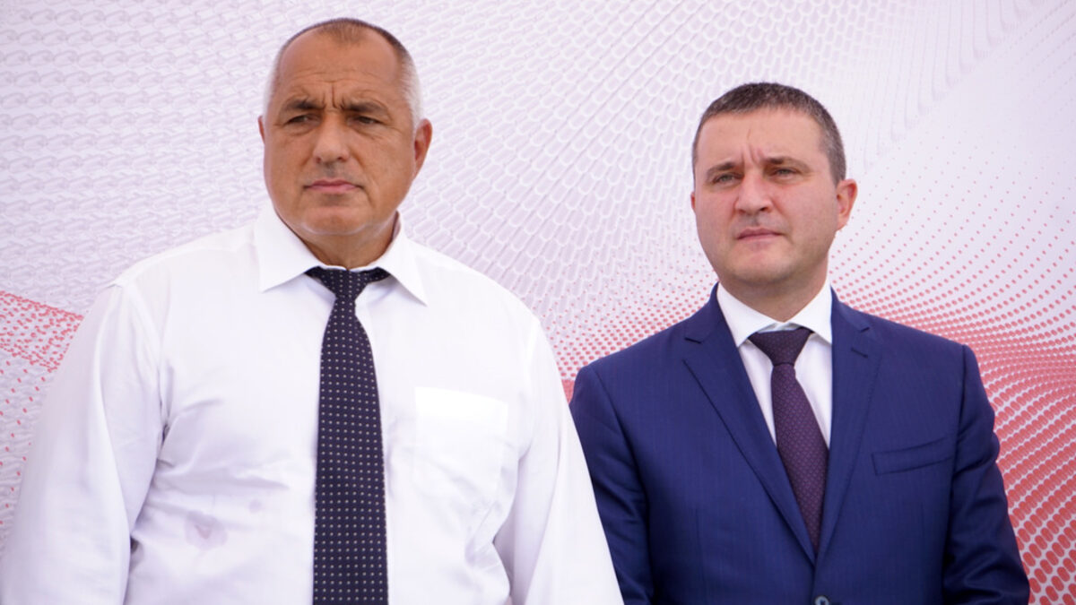 В най-корумпираната държава в ЕС не се намери прокурор, осмелил се да разследва бивш премиер и неговия "лейтенант" по финансите.