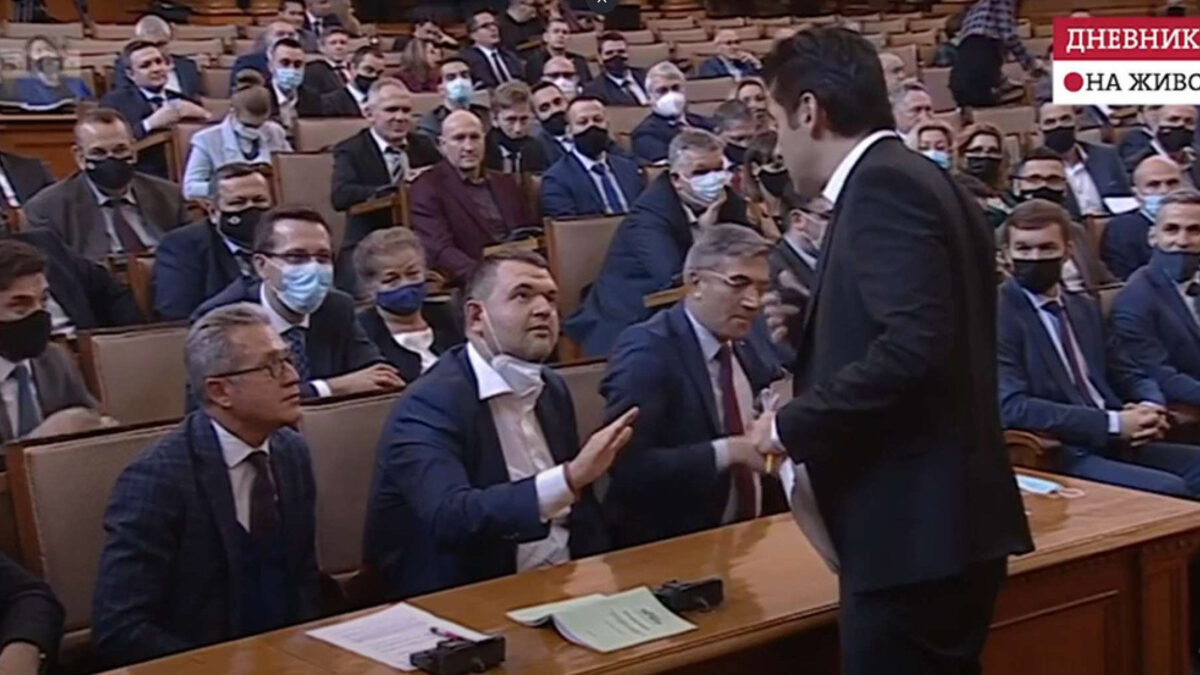 Разговорът между Кирил Петков и Пеевски през февруари