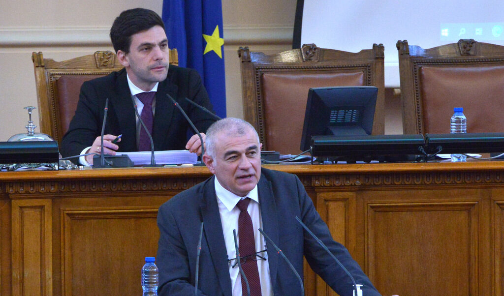 Властта ще дава по 100 лева на украинците със закрила, частните домове влизат в помощта за настаняване