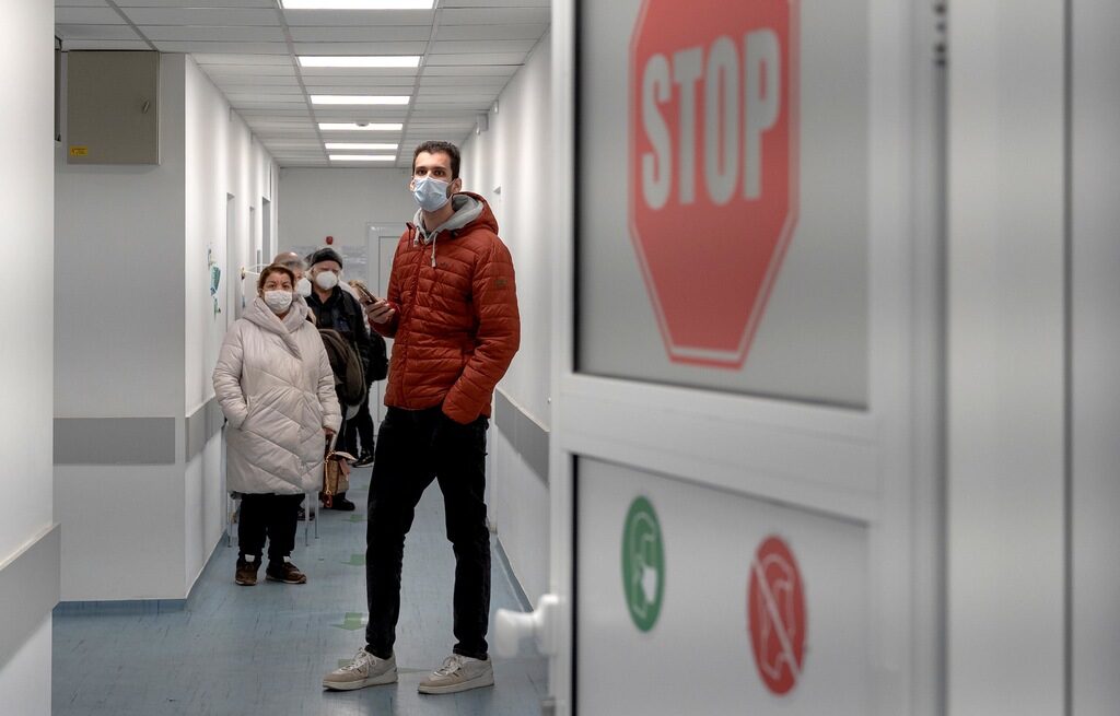 Всеки пети кара дълъг COVID-19, ваксините намаляват риска с 47%