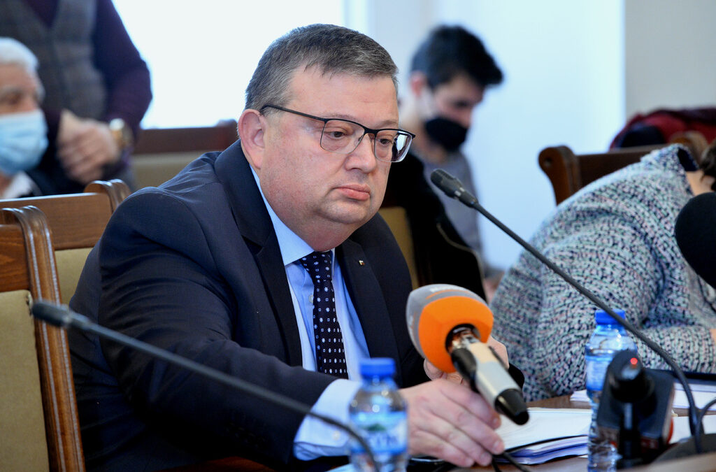 Изслушване на Сотир Цацаров в парламентарната комисия за превенция на корупцията малко преди да напусне поста шеф на антикорупционната комисия. Изслушване на Сотир Цацаров в парламентарната комисия за превенция на корупцията малко преди да напусне поста шеф на антикорупционната комисия.