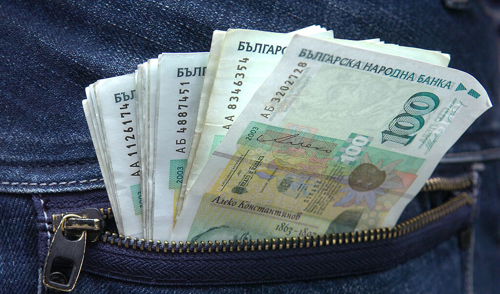 Фонд "Земеделие" си търси 43 милиона лева, но до момента е събрал едва 3,6 милиона, казва разследващият журналист.