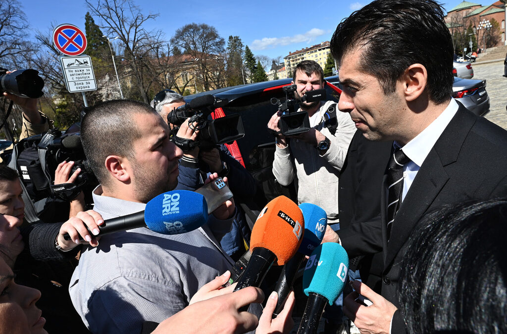Кирил Петков се срещна с протестиращи превозвачи пред сградата на Народното събрание през миналата седмица