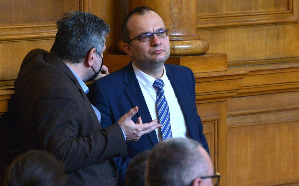 Мартин Димитров и Георги Ганев (в гръб) от "Демократична България"