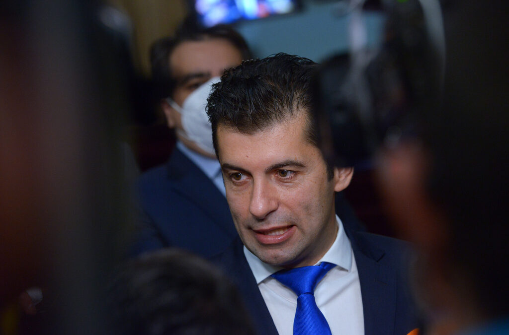 "Алфа Рисърч": Одобрението на правителството спада почти наполовина