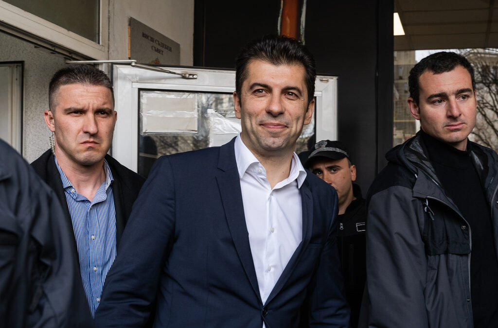 Евакуираните моряци от кораба "Царевна" се прибраха, Кирил Петков ги посрещна