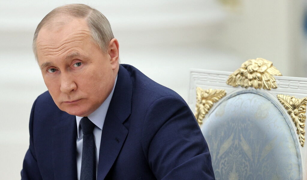 Путин въвежда политкомисари по министерствата и фирмите